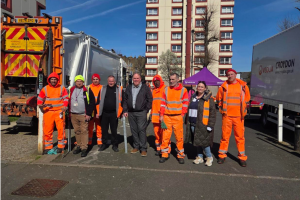 Group photo of Mayor Perry with a mobile recycling centre crew